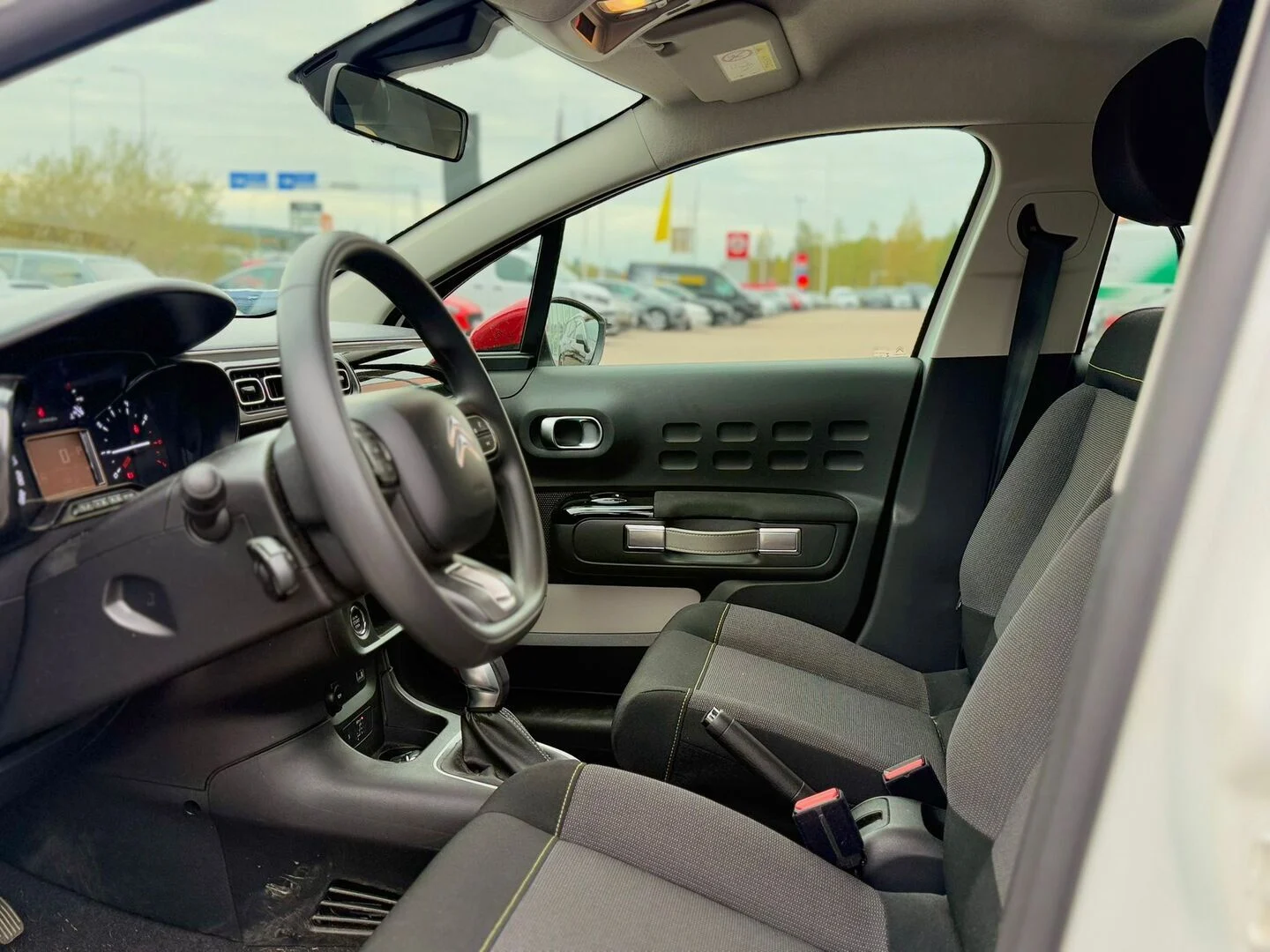 Car Image - 1yNFGpDf25JD4jSsqbB360