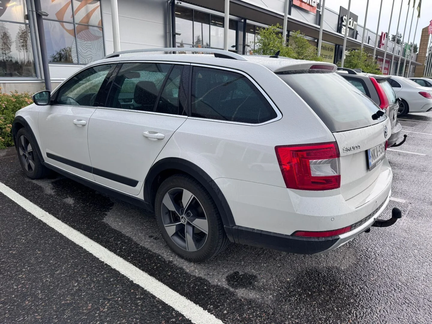 Car Image - 49YOZb3wDghqZjPTQPLRjT