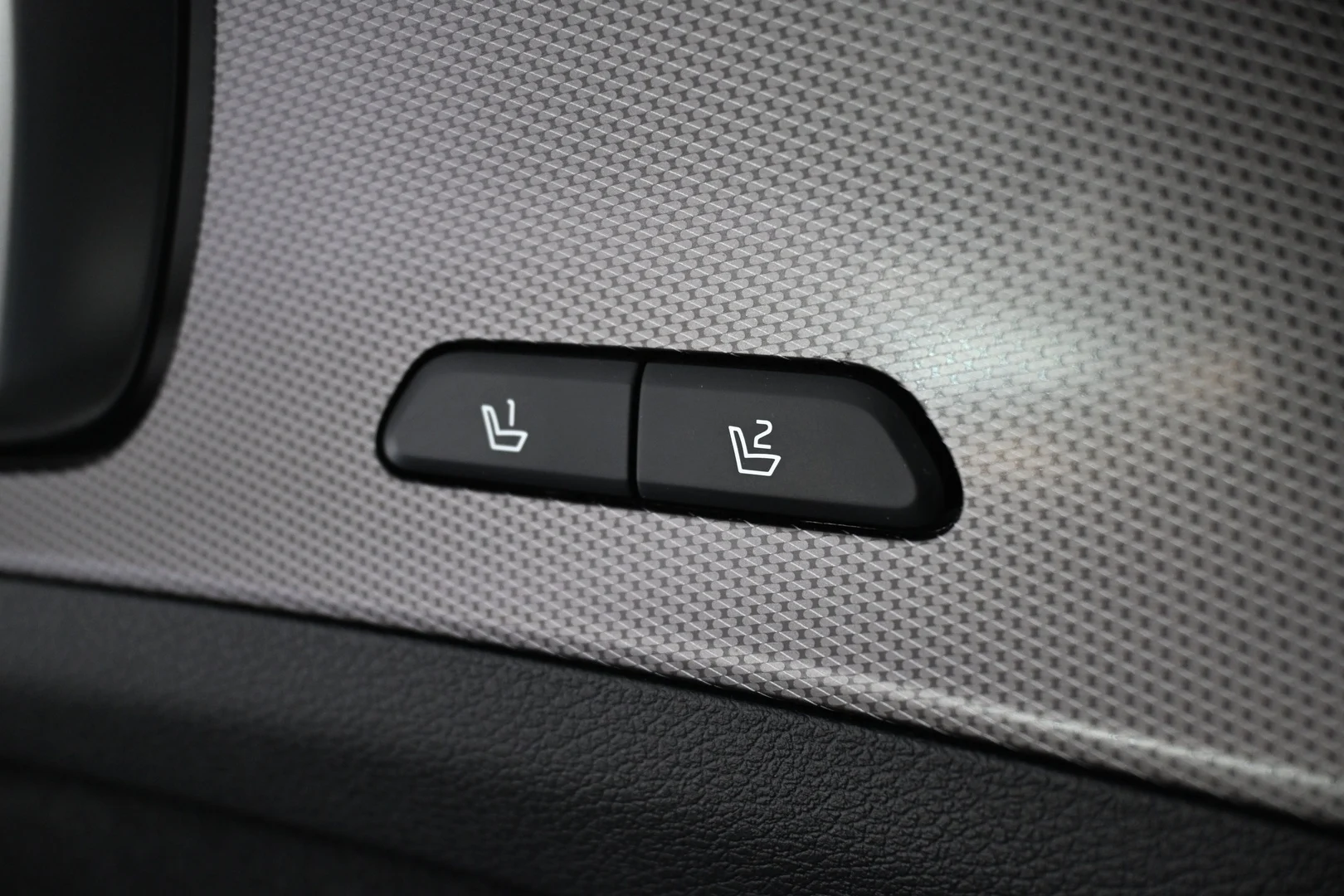 Car Image - 1bntEeaDl5xSw17Z2jUWD4