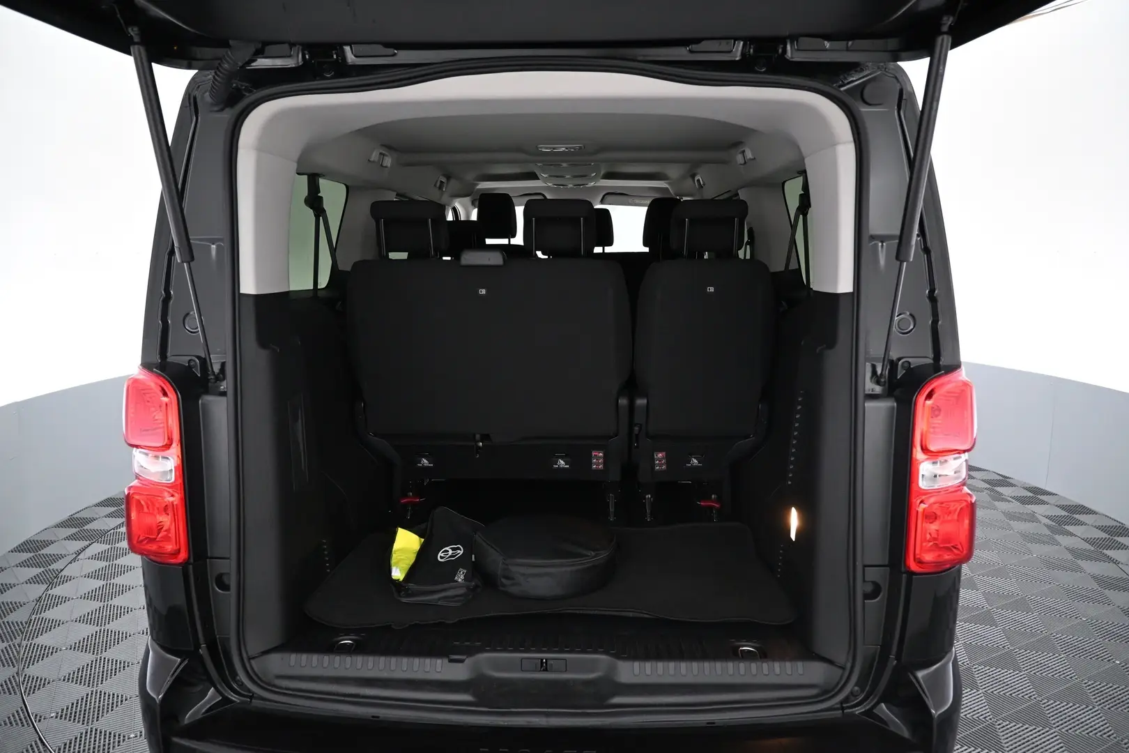 Car Image - 4EbNjsYa0u3fIhQxfy3PPi