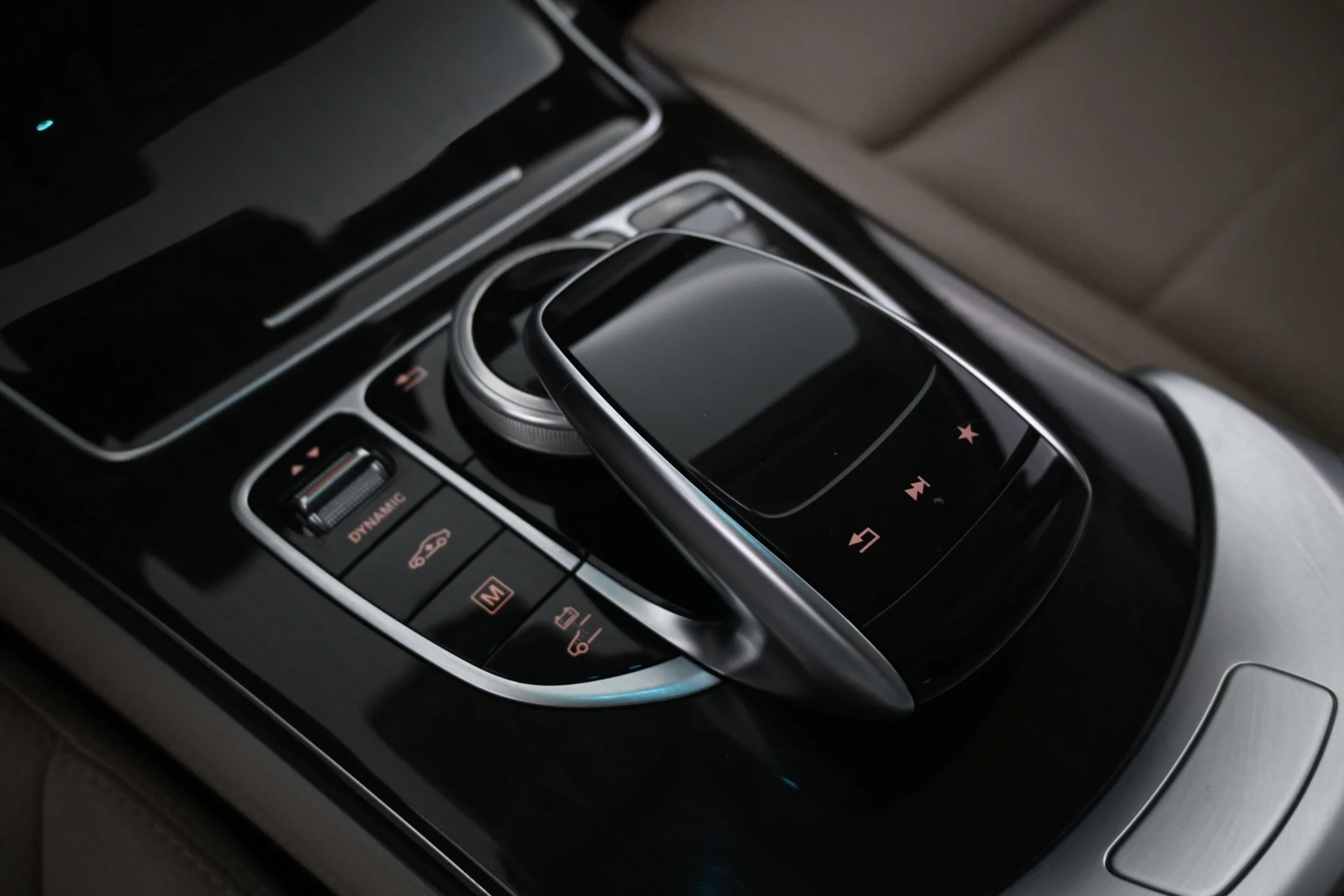 Car Image - 3FI41TJl39Qiq9PeDhKkTA