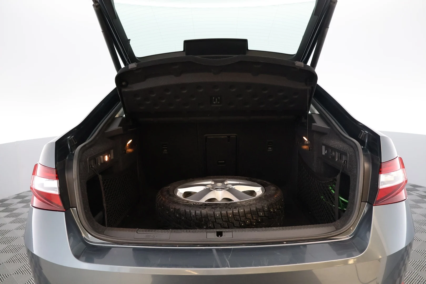 Car Image - 1wYzyh2oM6oE0YbfUatUSy