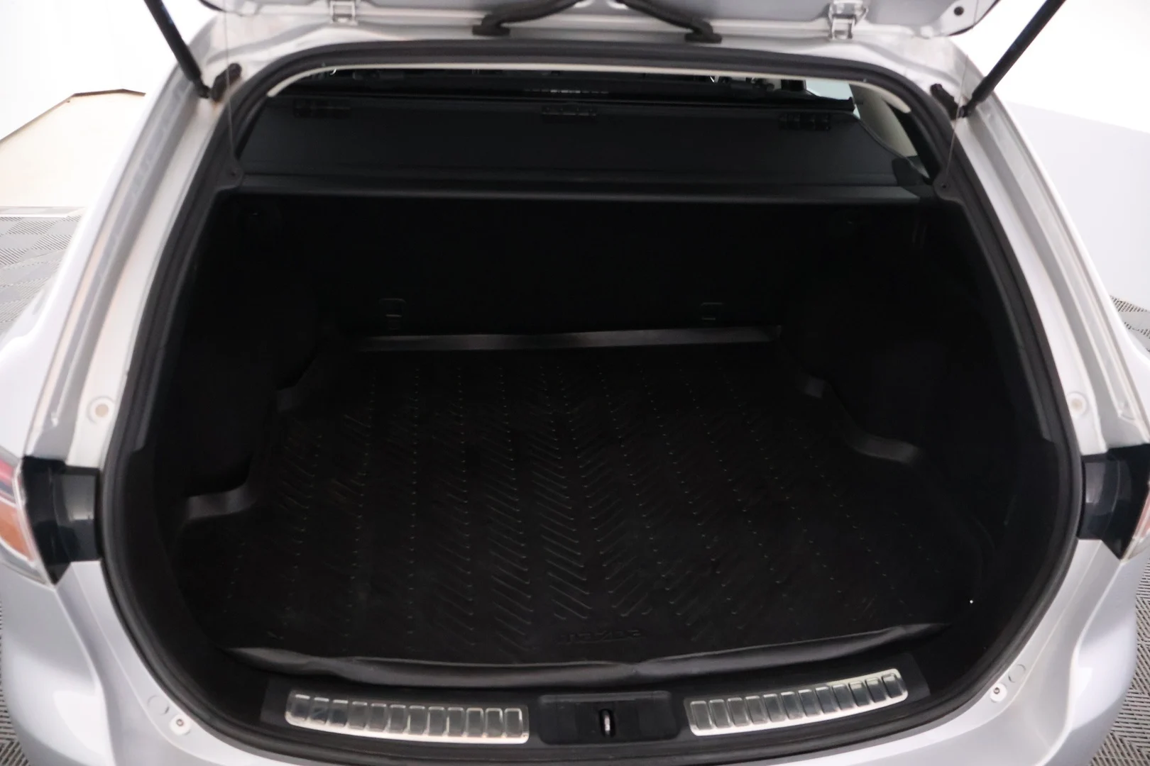 Car Image - 3GrwUmfxY2yJ4jL86DQ5Wg