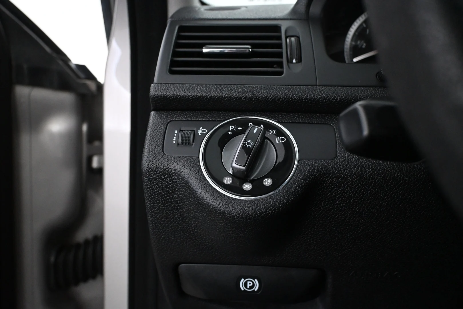 Car Image - 2cVxRjBnHZotTZbMOexOmV