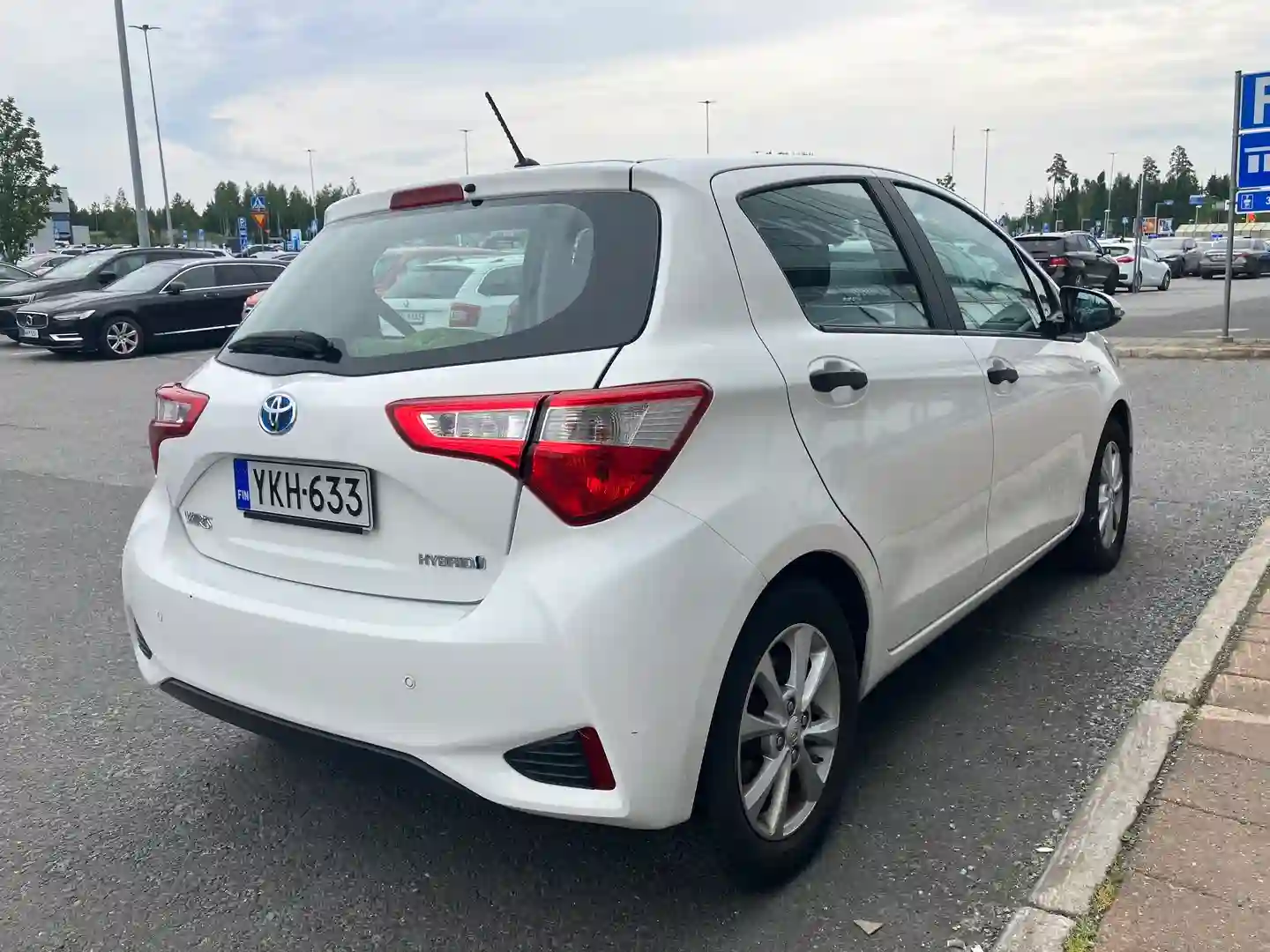 Car Image - 7i3LGTPwYujGVagvVhPd4A