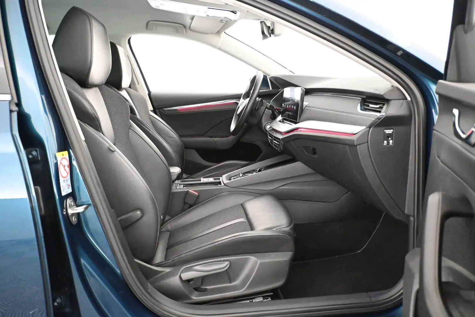 Car Image - 3quGSsFFB9dXdDe9BsKdcb