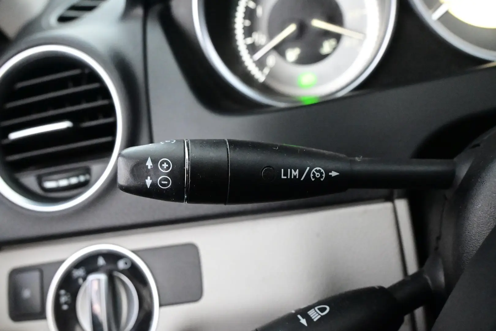 Car Image - 4akd8dqgzXy9COHV6QAsP6