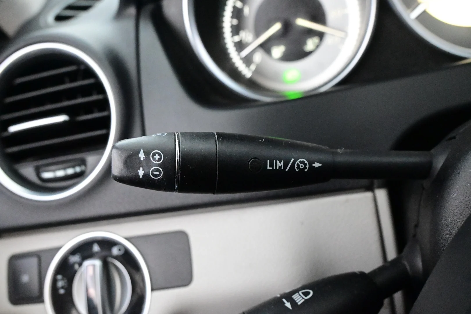Car Image - 4akd8dqgzXy9COHV6QAsP6