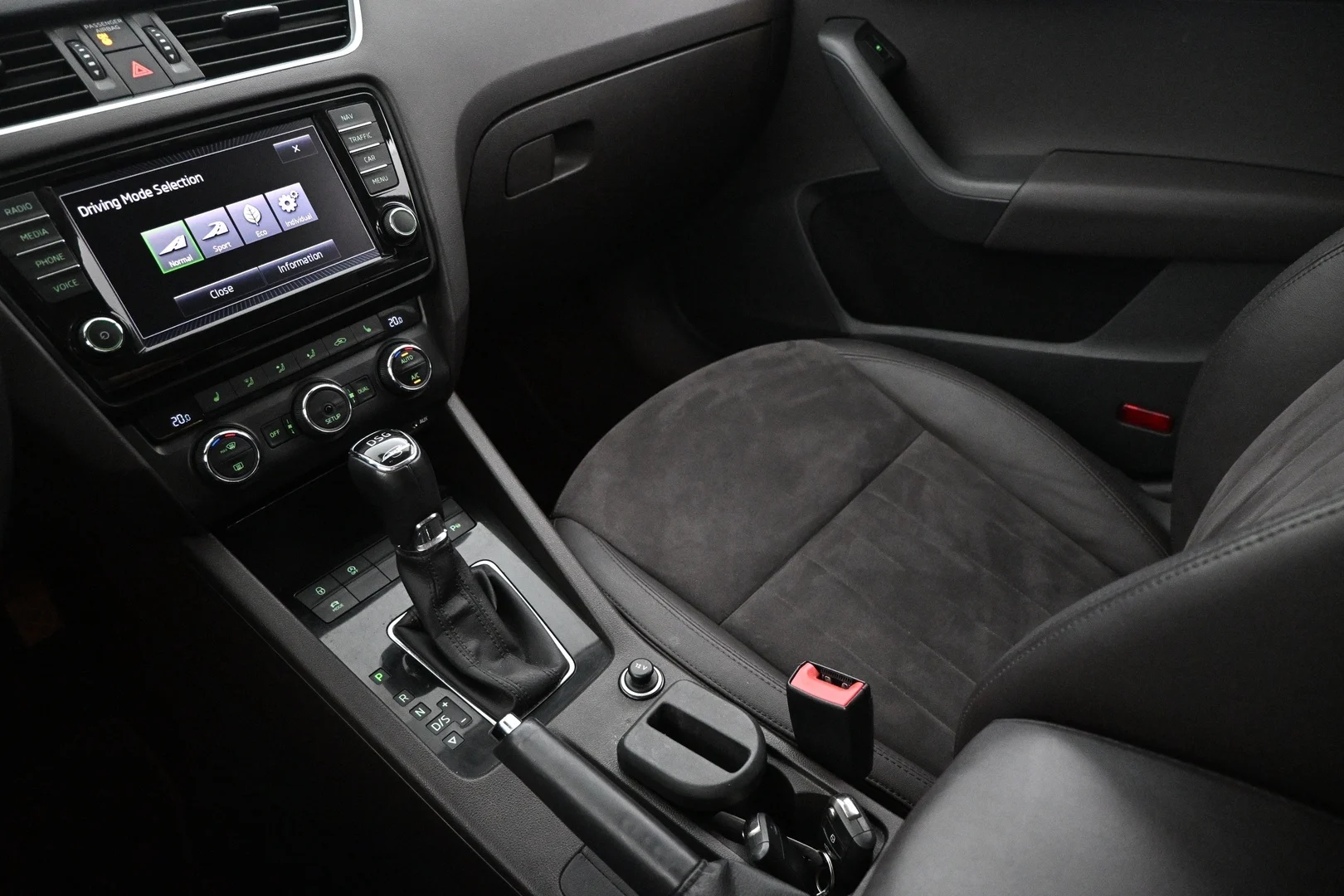 Car Image - 35xFRN5wE2tRrpM05gO0T9