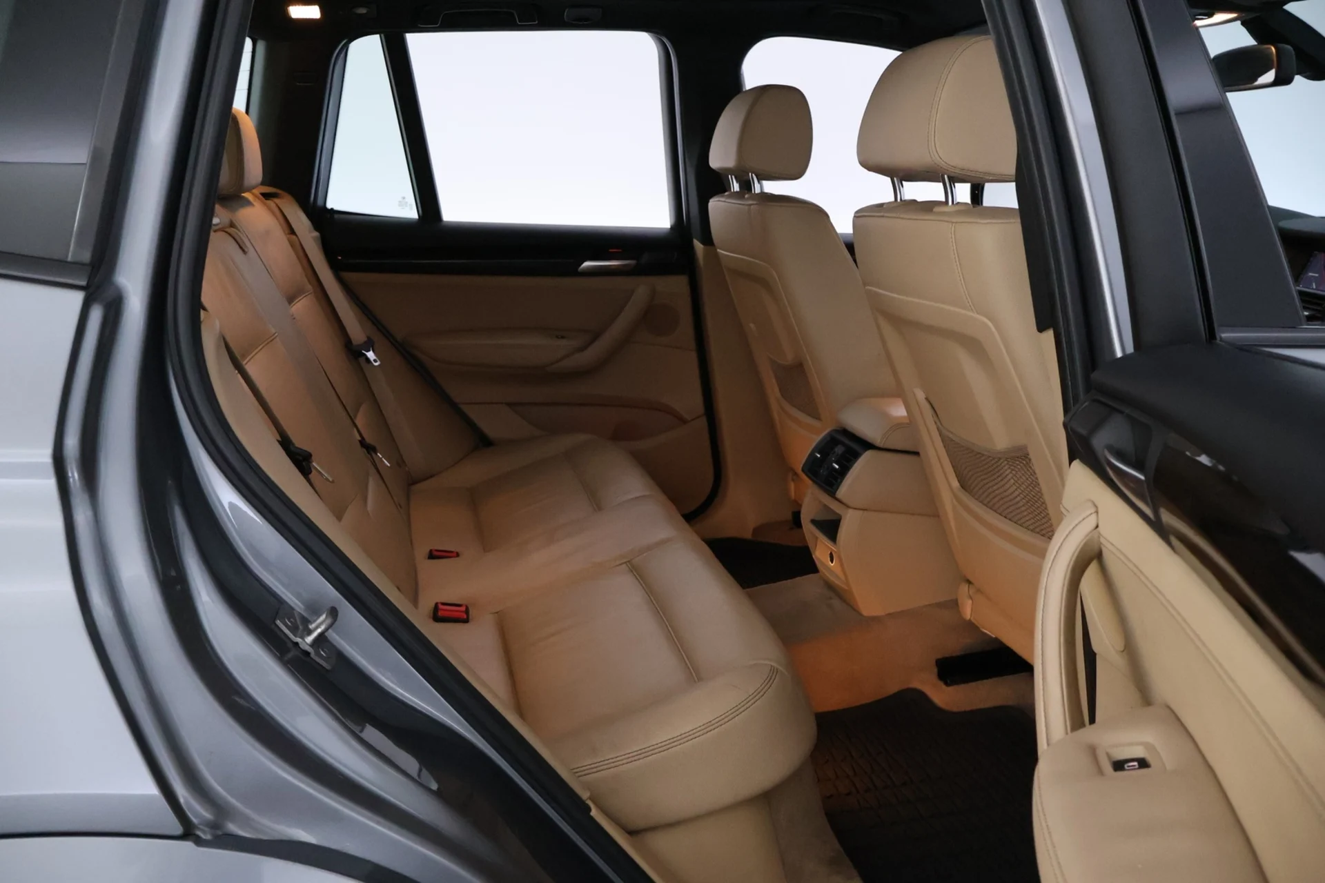 Car Image - 3dQp2xOTdCfOHHJikslRm1