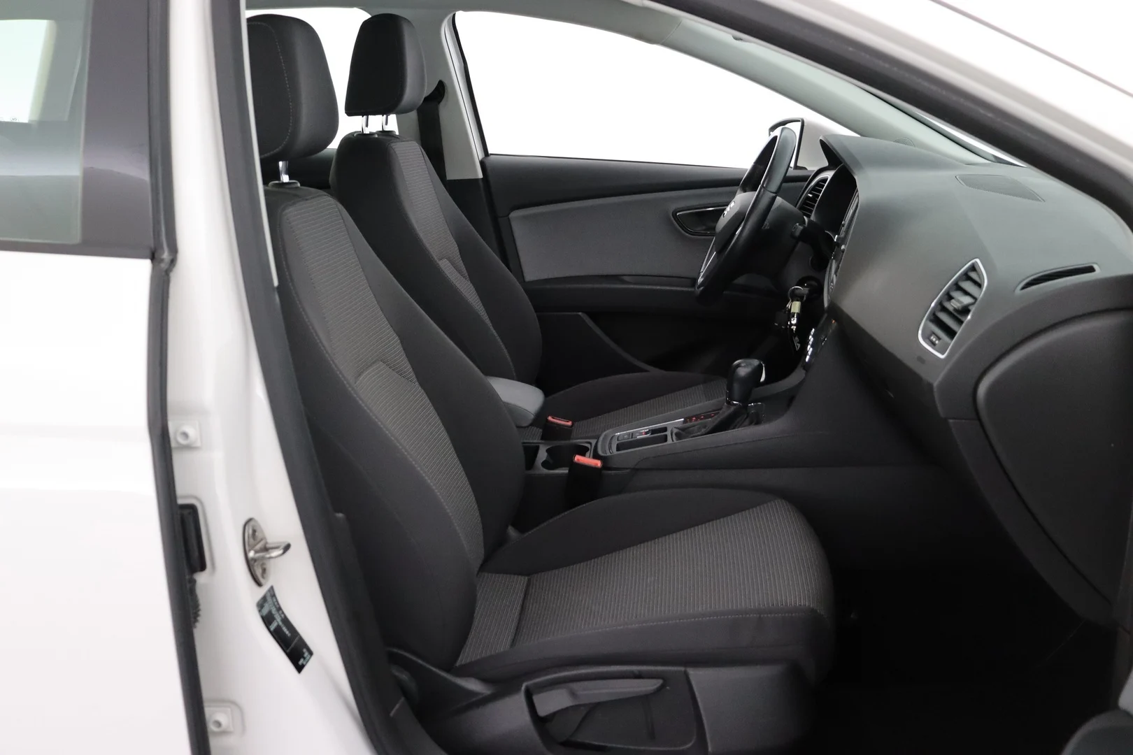 Car Image - 5cY82sDcFQuFPFrjIyVrIg