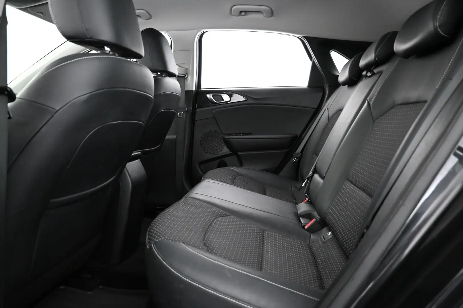 Car Image - 3vIX7nadtls1eiMsJT4uR