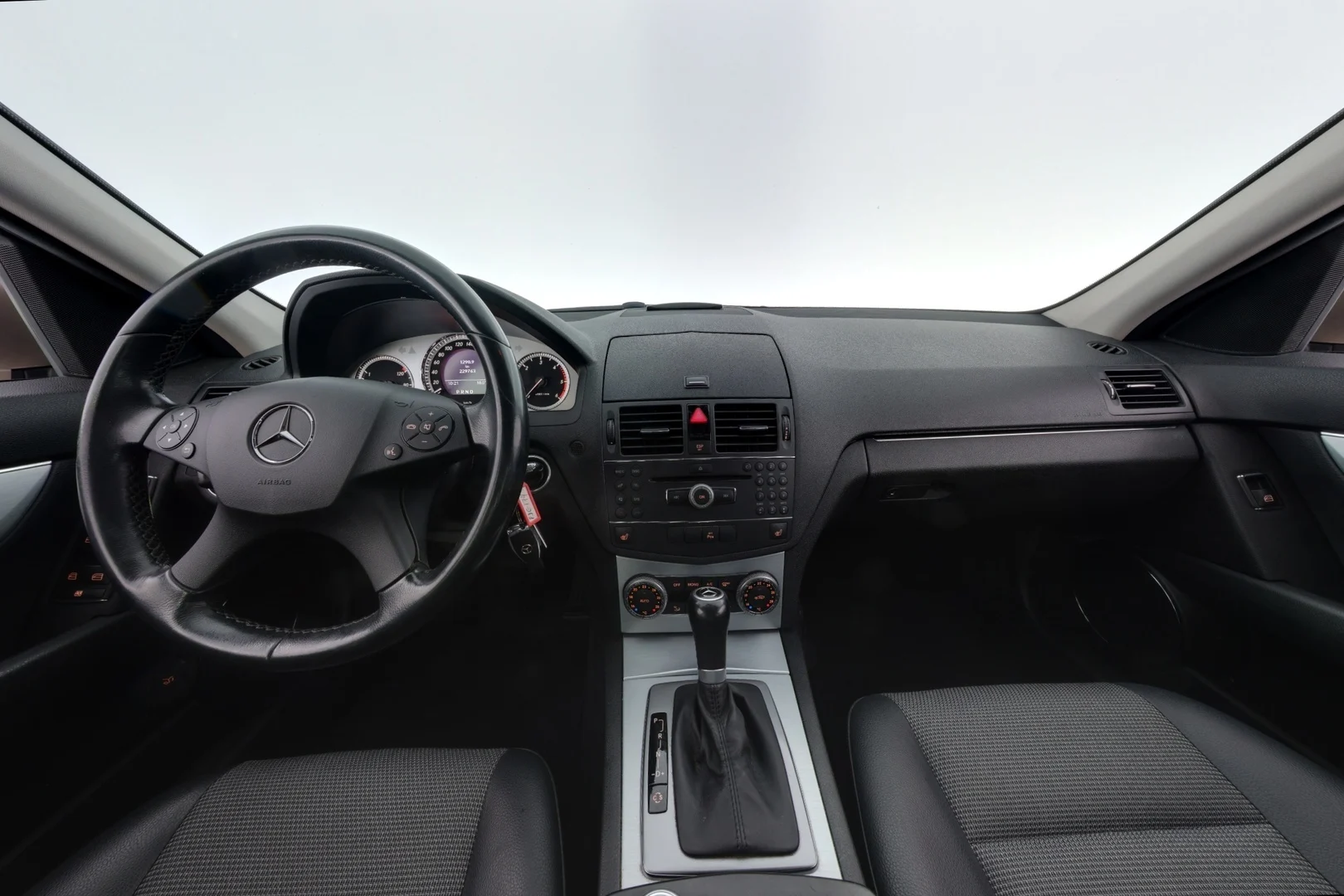 Car Image - GJRdy2QVnKWl5mI1RWojG