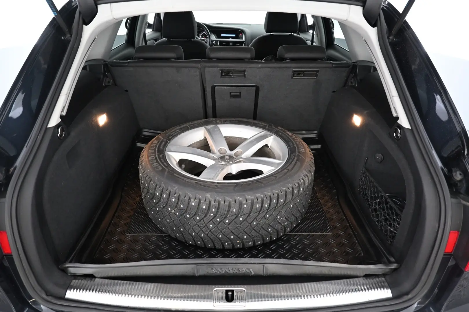 Car Image - 4du8Q3XbghQKaUuiHHjuoT