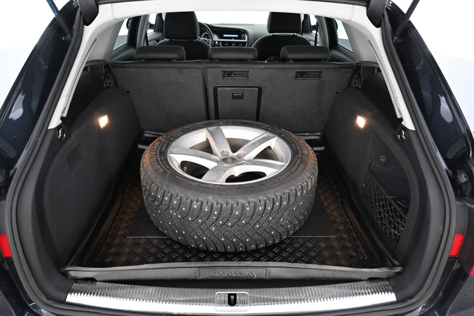Car Image - 4du8Q3XbghQKaUuiHHjuoT
