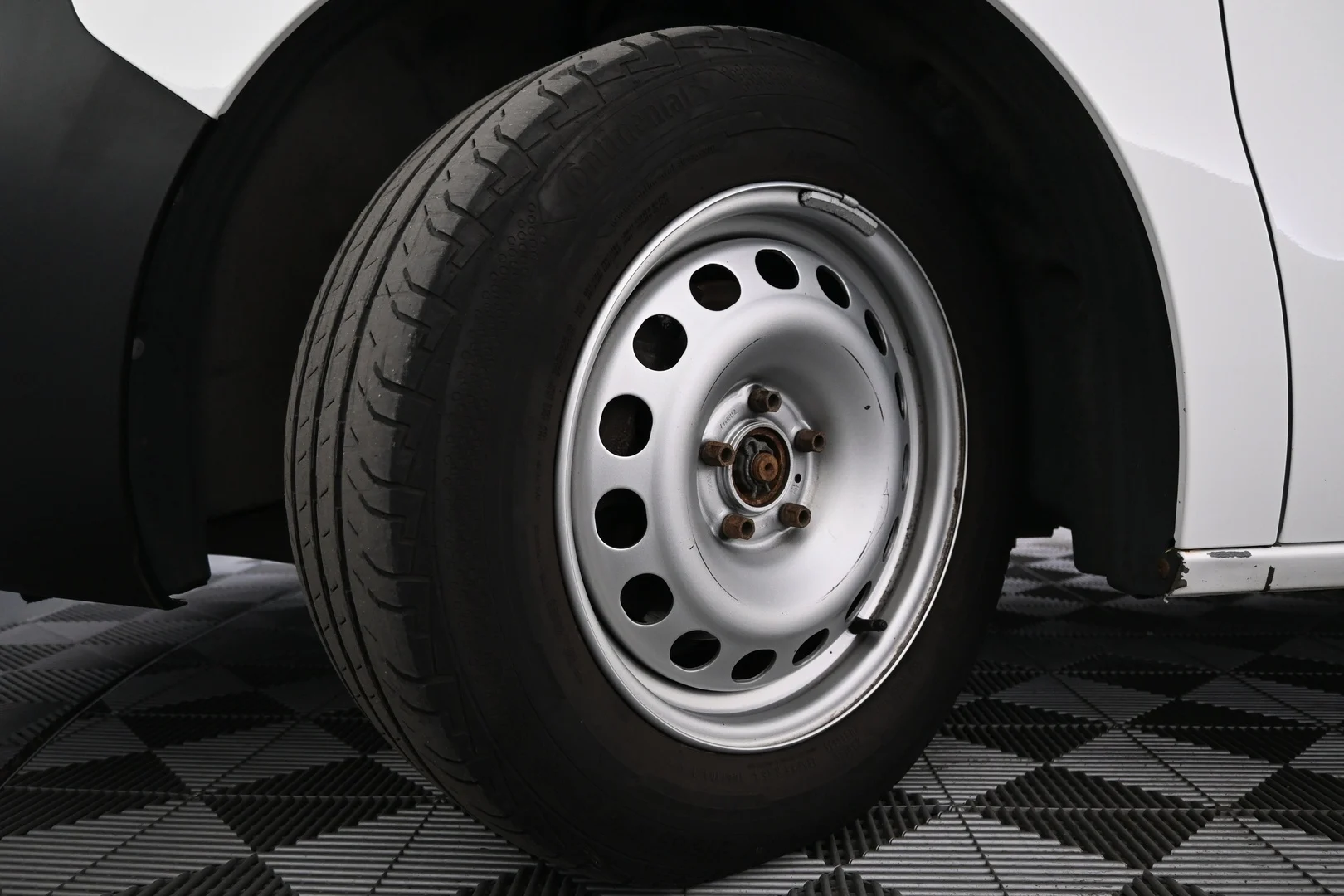 Car Image - 6NWsVnRljGOCtaGxndhh2J