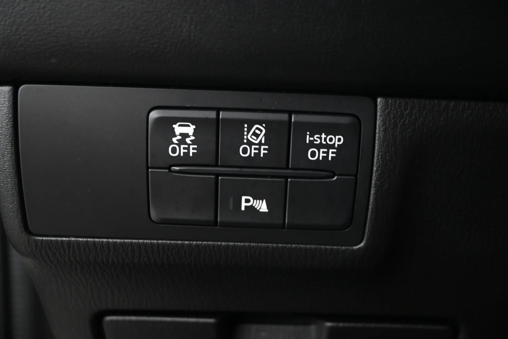 Car Image - 76kD0JSe950uG2ZRTzYfSM