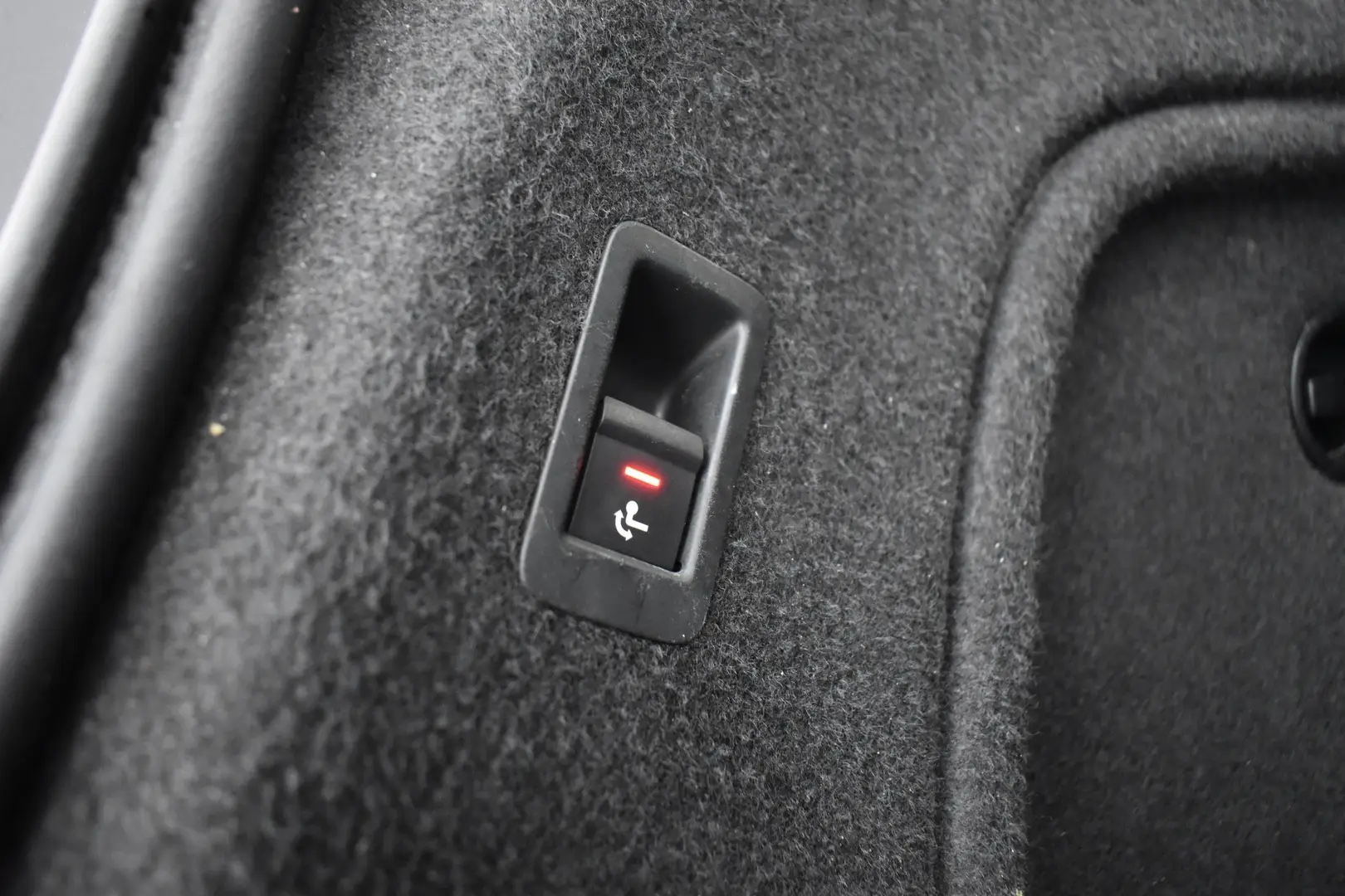 Car Image - CbWrgIT26ZKjsg0X15c85