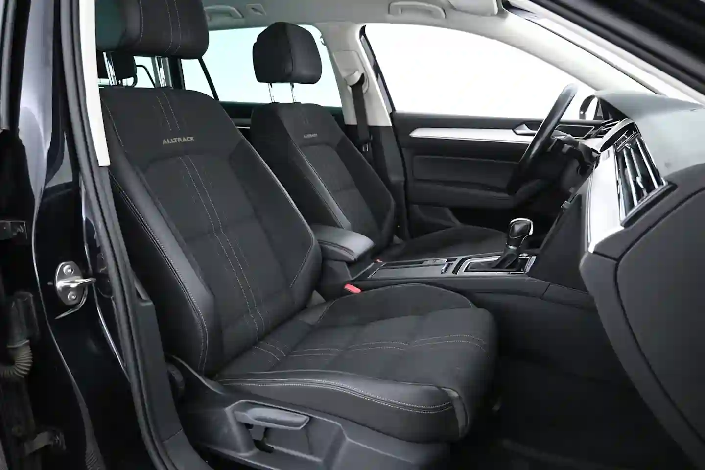 Car Image - 6FQ8JlNdHZYcGauotwxvni
