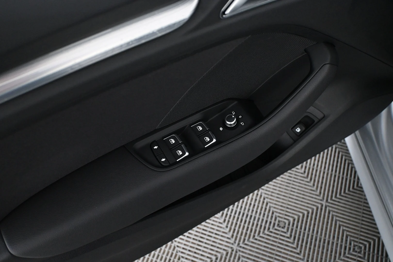 Car Image - 40KPs9uL8nx5aGBw9kv0Wl