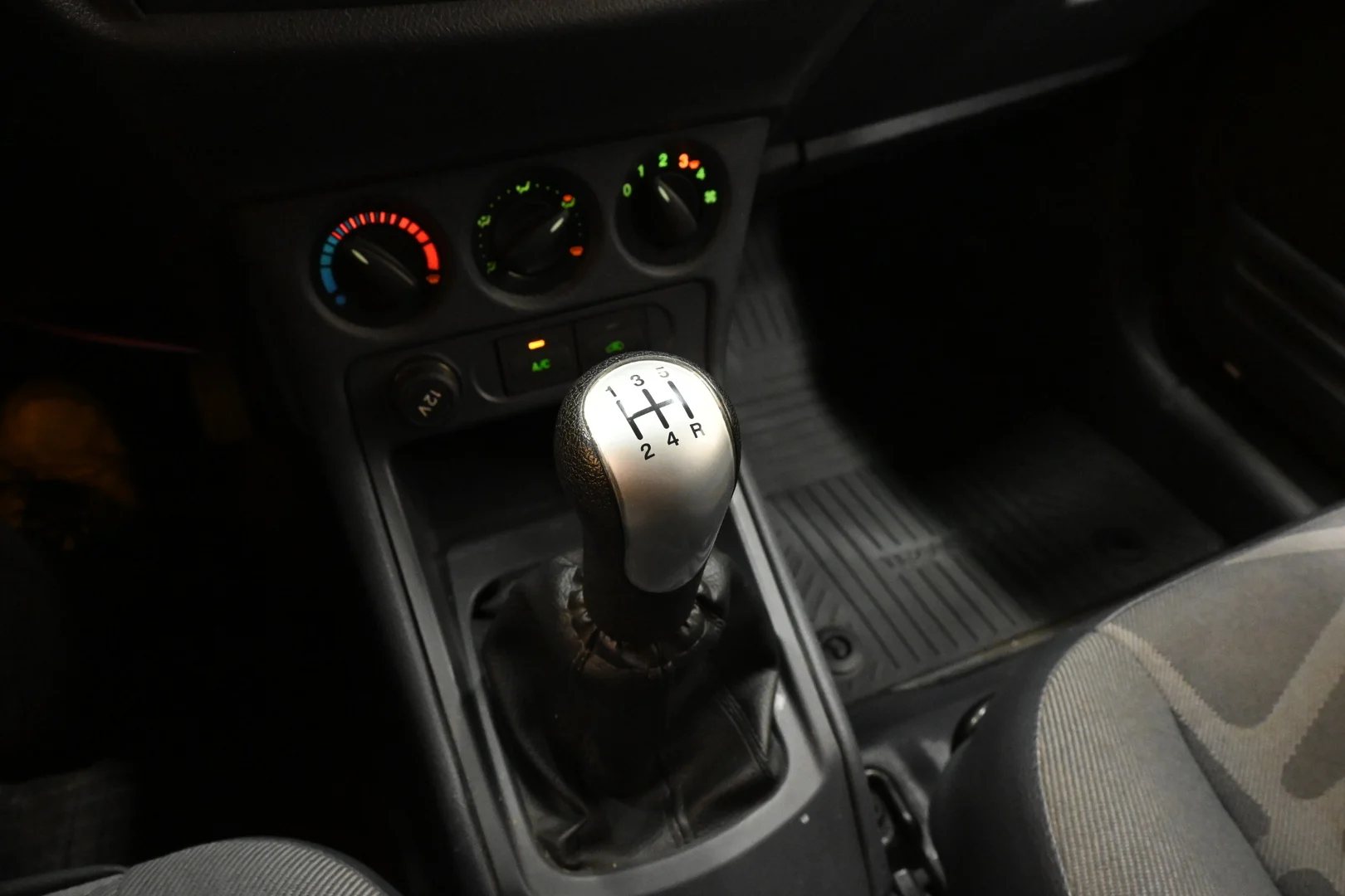 Car Image - 57NhcbujiIYekWr3r7UvJ7