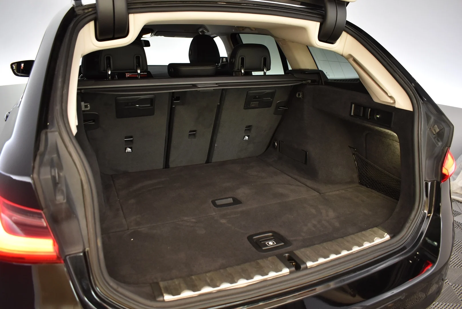 Car Image - 54iaLs3DrTWB7erqXNEx4D