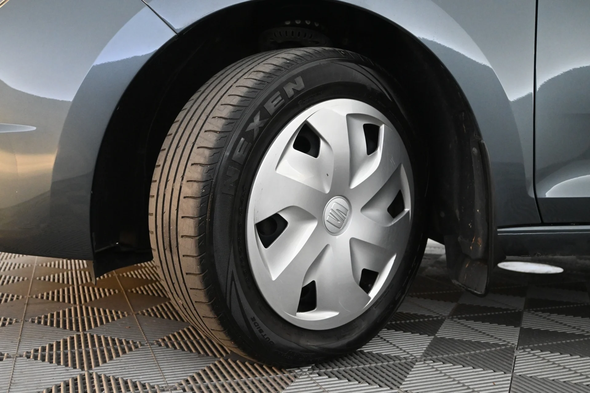 Car Image - 6yRLSHwz0ZXyvYvbsMPQ3x