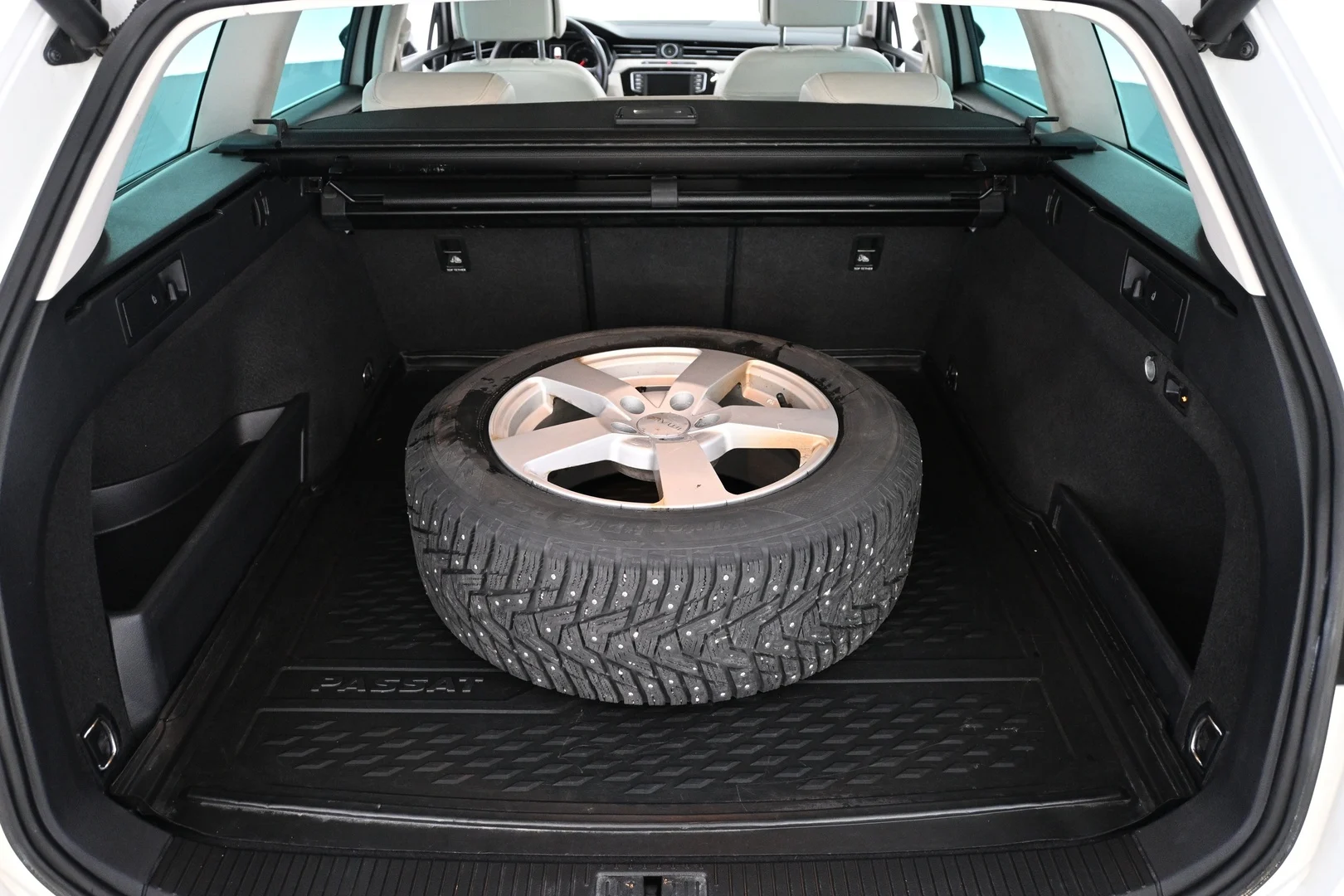 Car Image - 7J9n4imznP2DdrWFw6WHXE