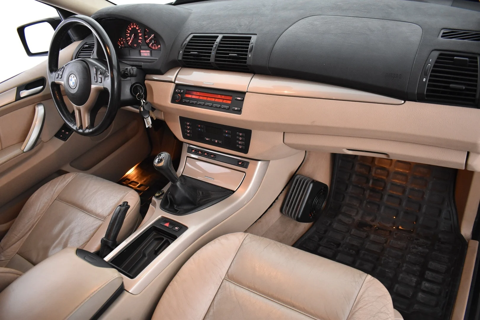 Car Image - qJJAbVsUSFxpIl1uqEHyS
