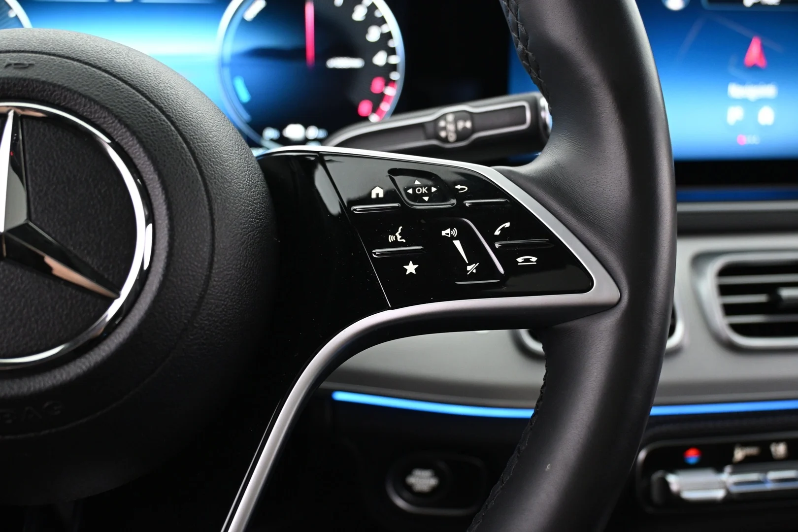 Car Image - 1WNJH7q4Ju8s3XseHfkkMC