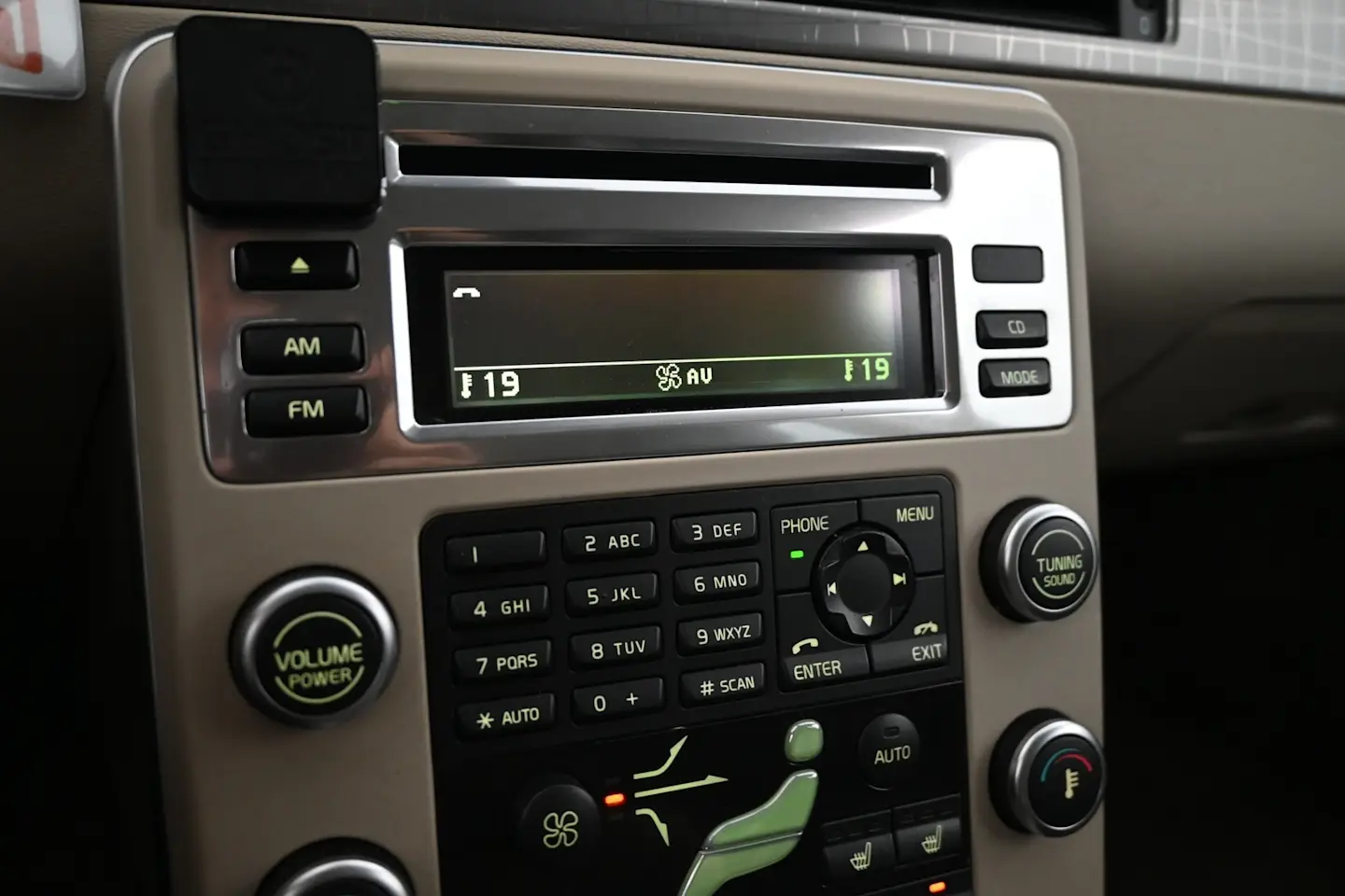 Car Image - R2KSfvElTjb00cxCRcUvg