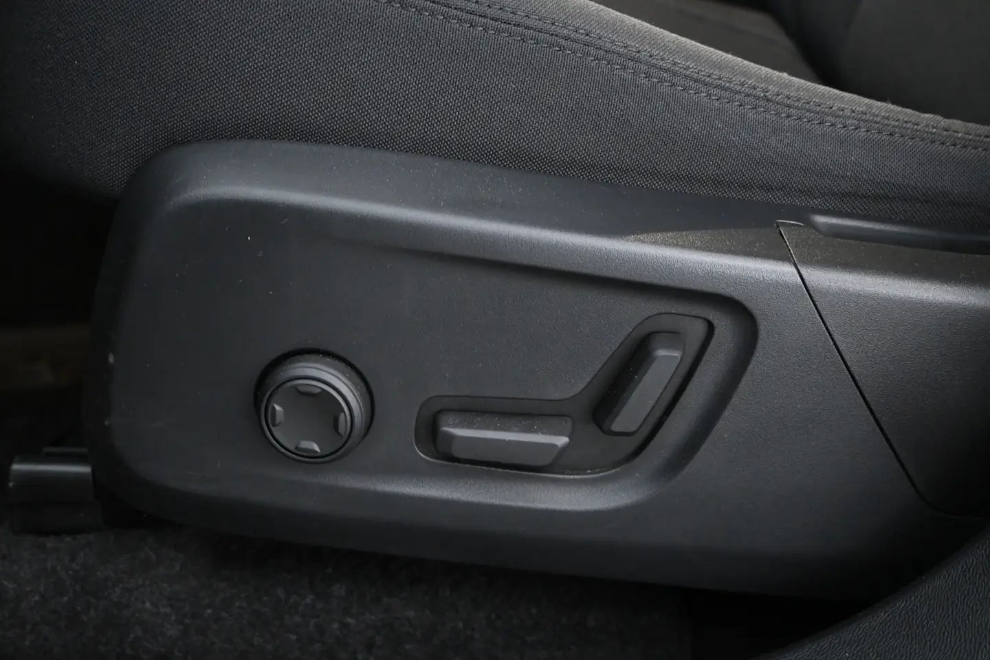 Car Image - olDDWY0XsaDFyqyWhmOyG