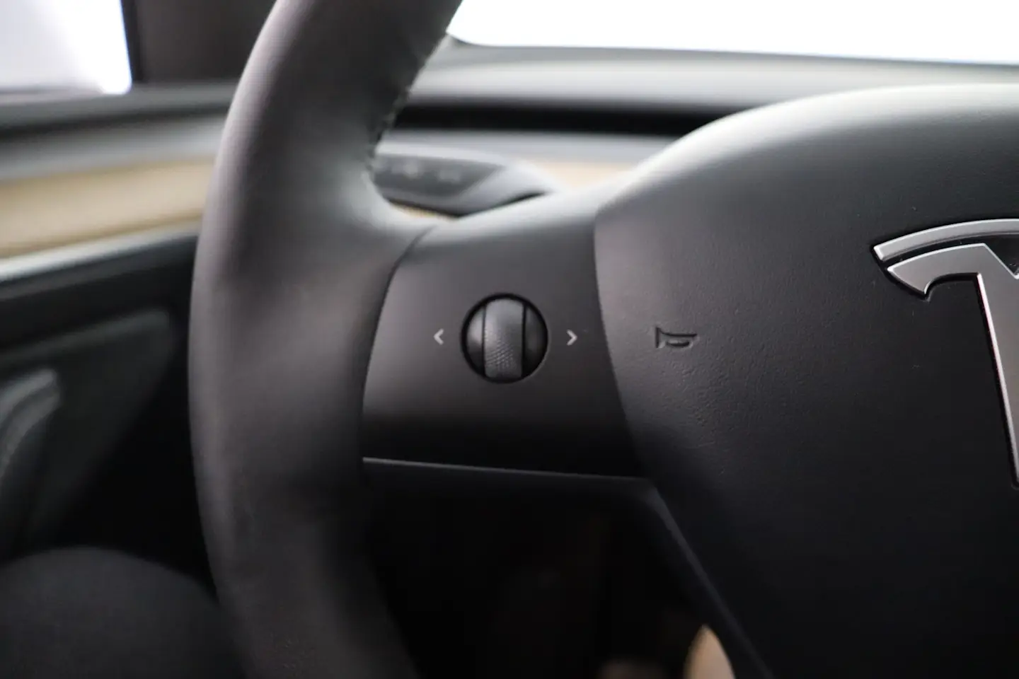 Car Image - 4TwcohFwlctIaKJdZfqNy4