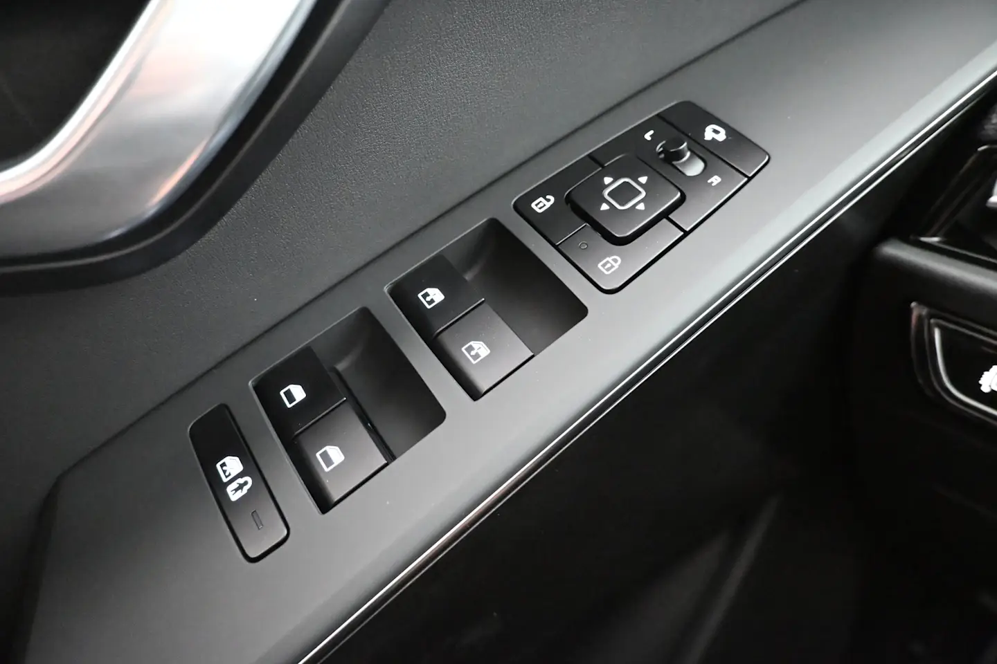 Car Image - 3c08YlzUougQkd9UJLWsWo