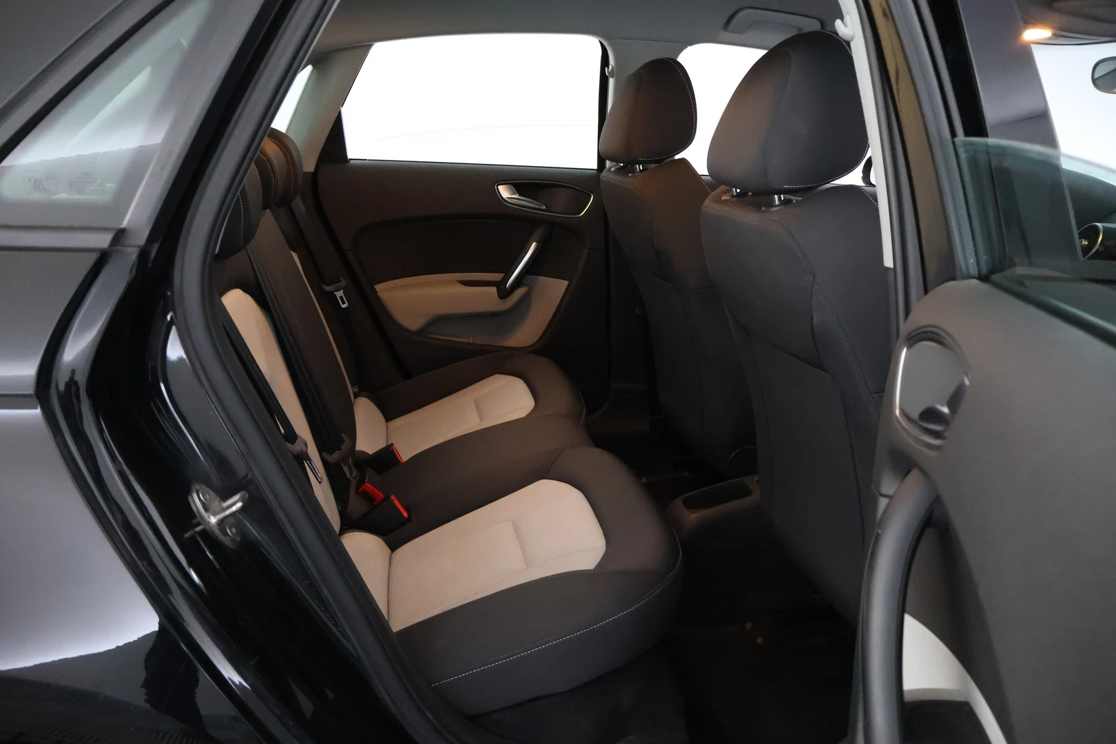 Car Image - 7FJExTBv1COkbMaClaOXfN