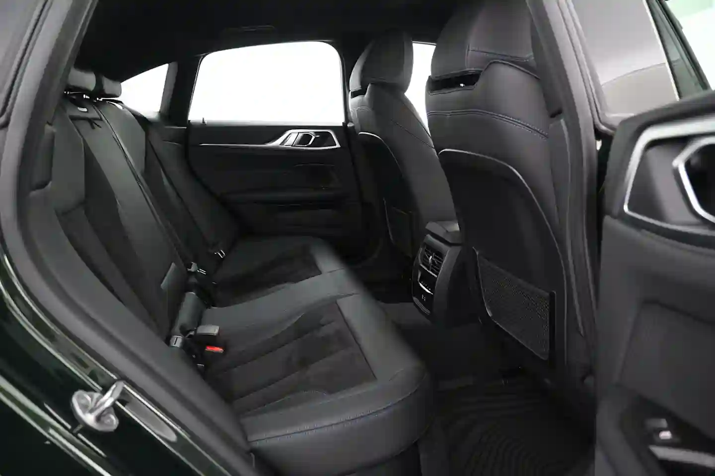 Car Image - EtpRJMCW7riWQUi1K8dD0
