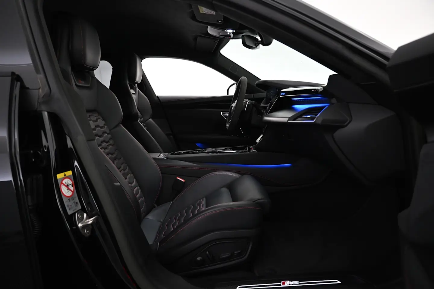 Car Image - 1BzKyQcAr1FmMDbbFrQy1z