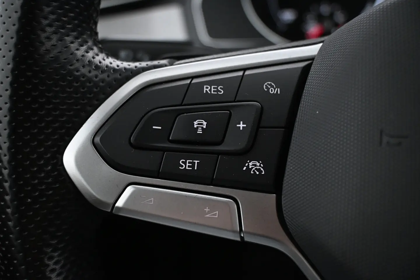 Car Image - 8kGxcLbiKsuuko8EVU7Yu