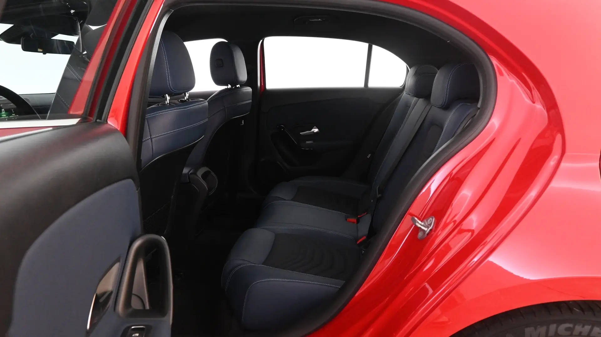 Car Image - Thh5x9bcHRydg9B7Ab7V8