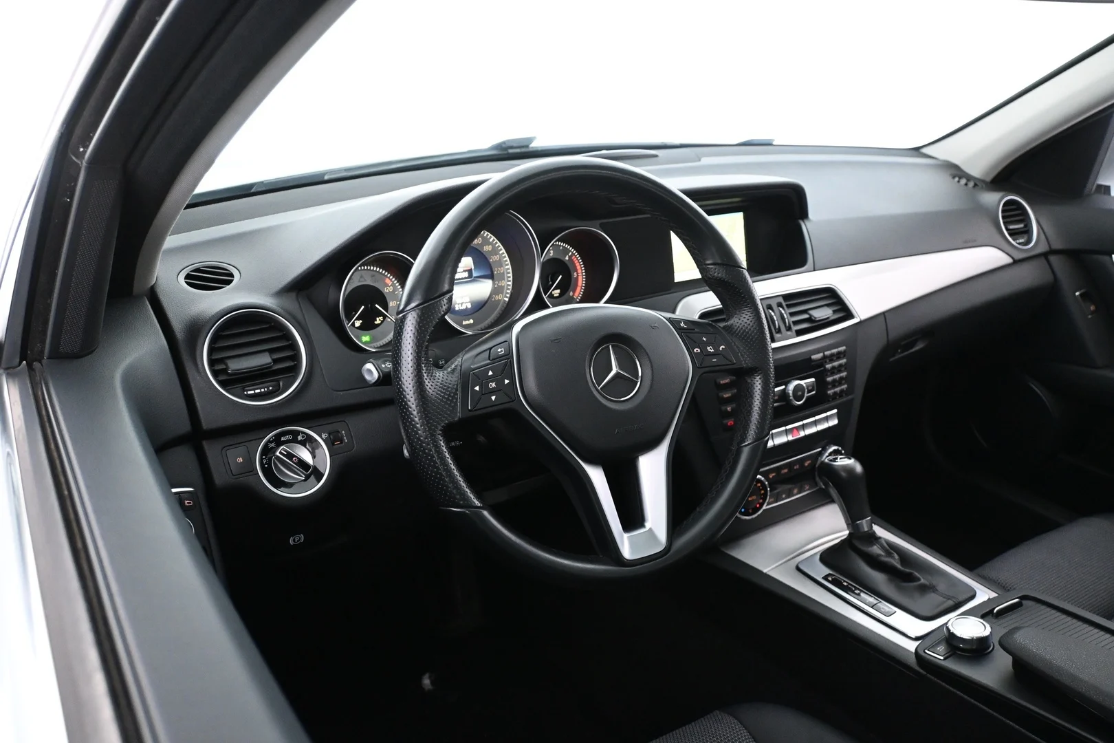 Car Image - 4mbSbRd3Mzj0tJffv3UY44