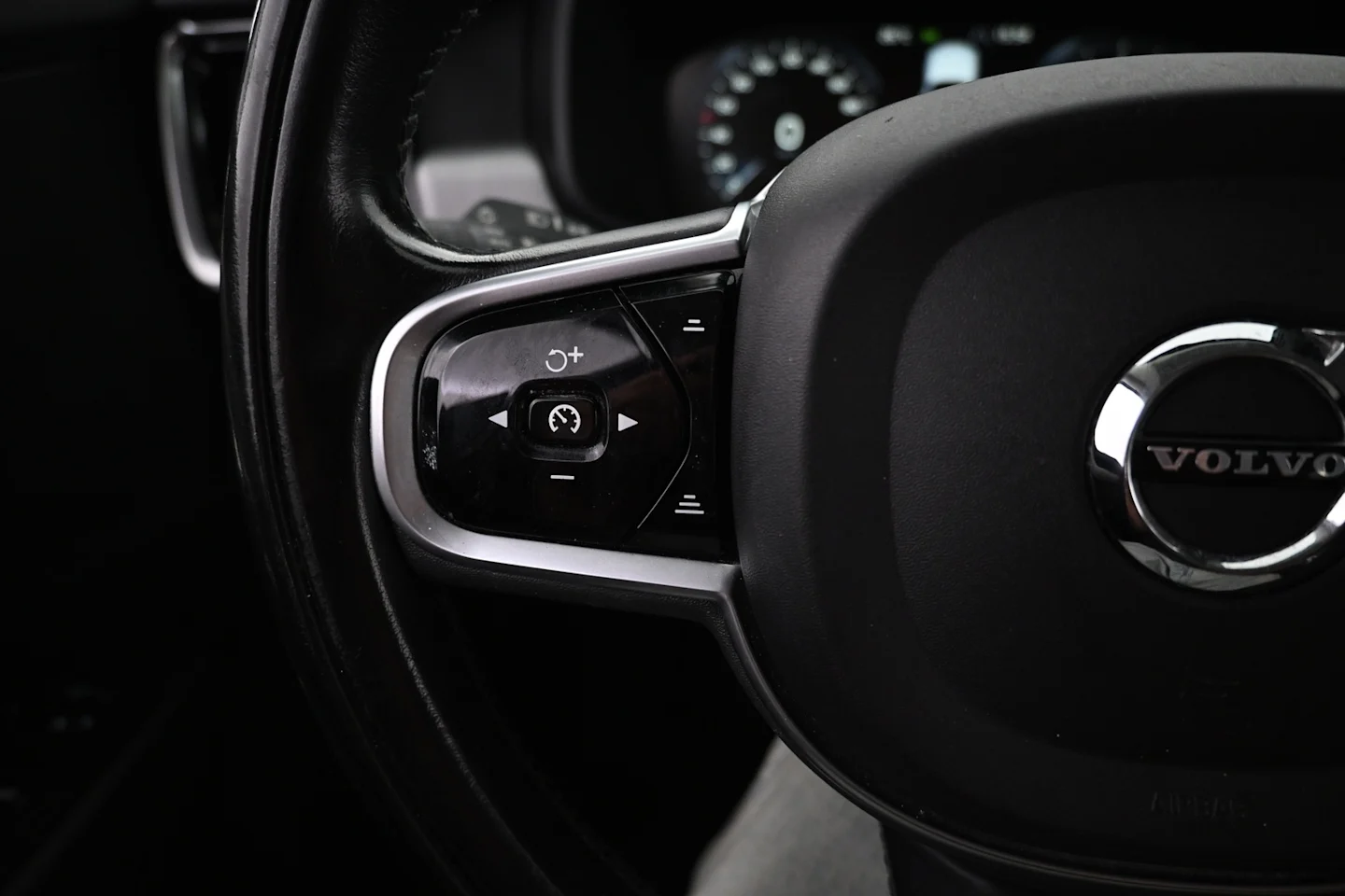 Car Image - L820pPvGrbNSfLDJ7YmVR