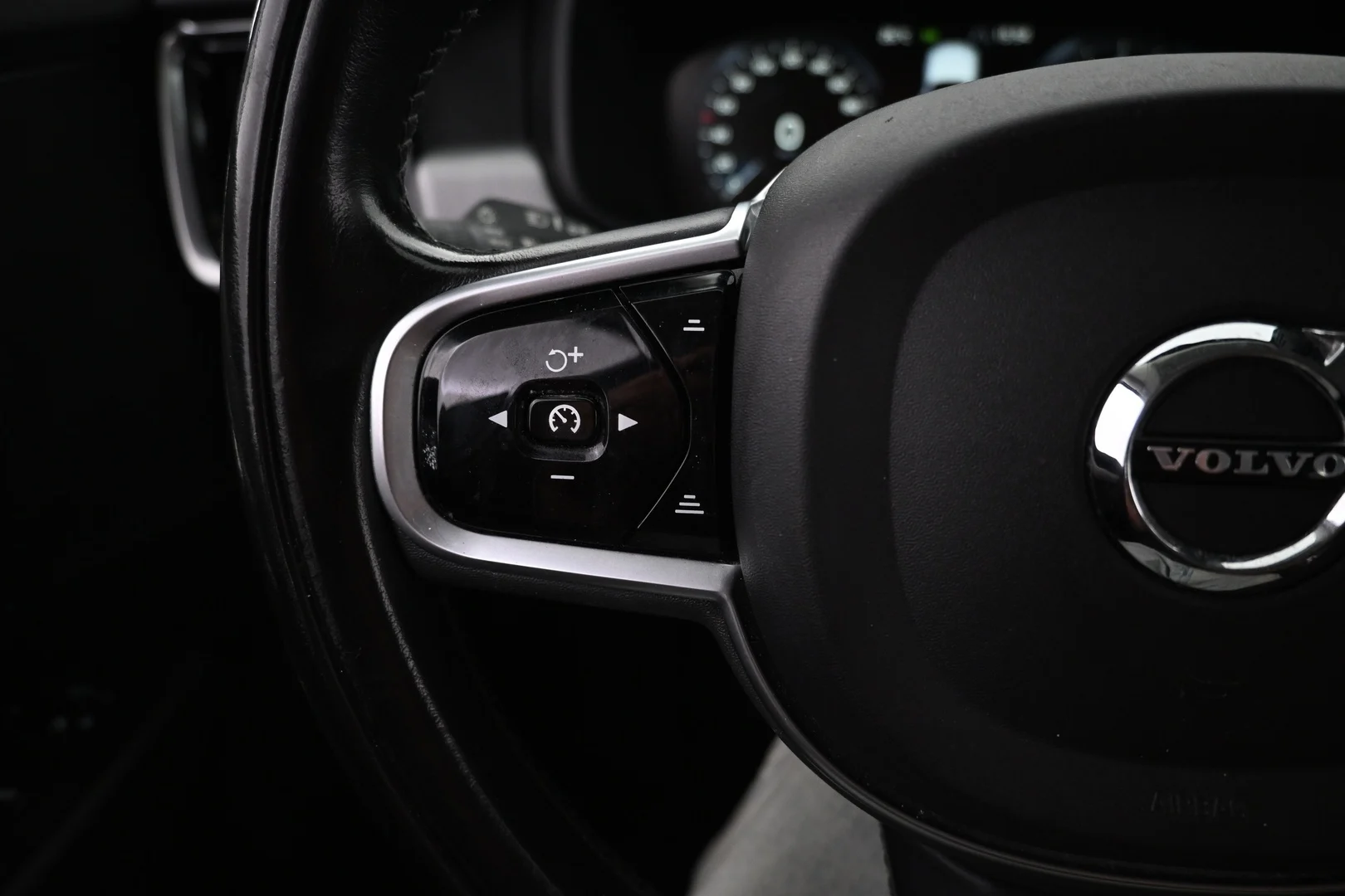Car Image - L820pPvGrbNSfLDJ7YmVR