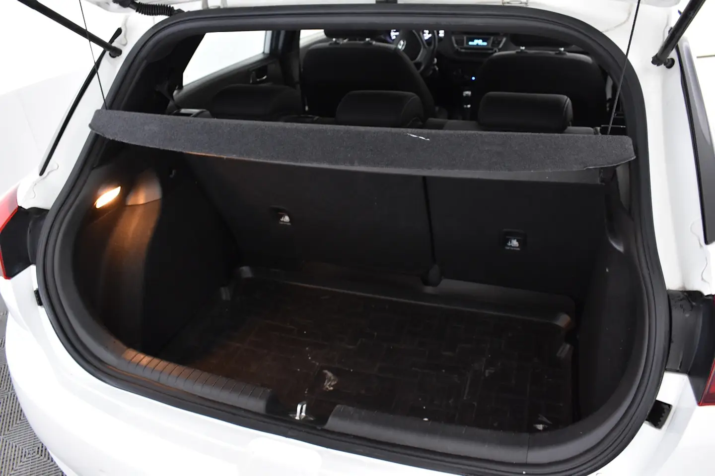 Car Image - 3L1OfCiLePzKxwrYpHSXgj