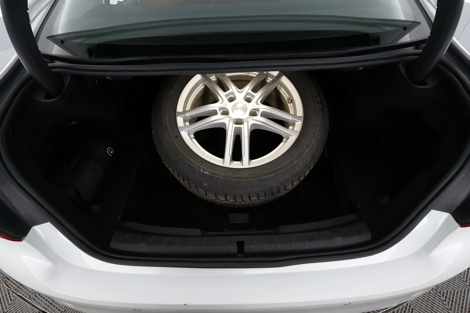 Car Image - 12luCESwpmpAGbAZ0Xt3JU
