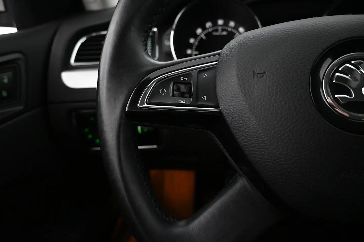 Car Image - 4WLE6v1XhPv6Drqj8eMHpn