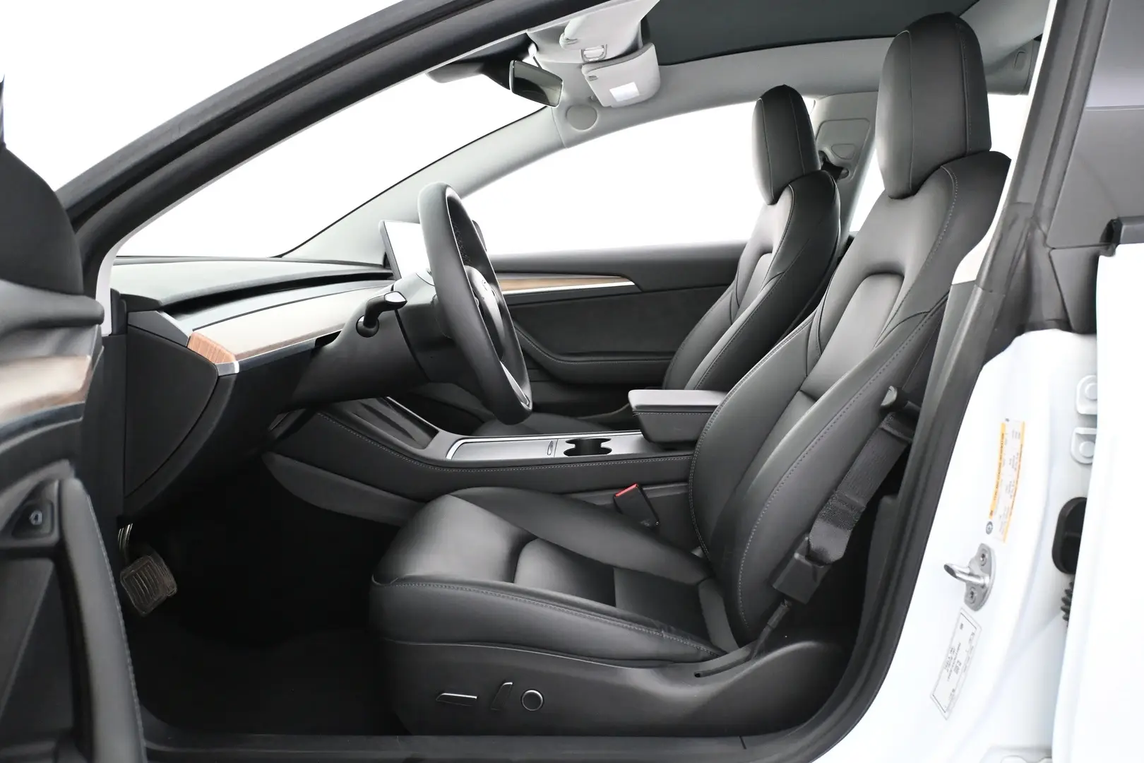 Car Image - WzarpjFbqcBcCyHSoxr1G