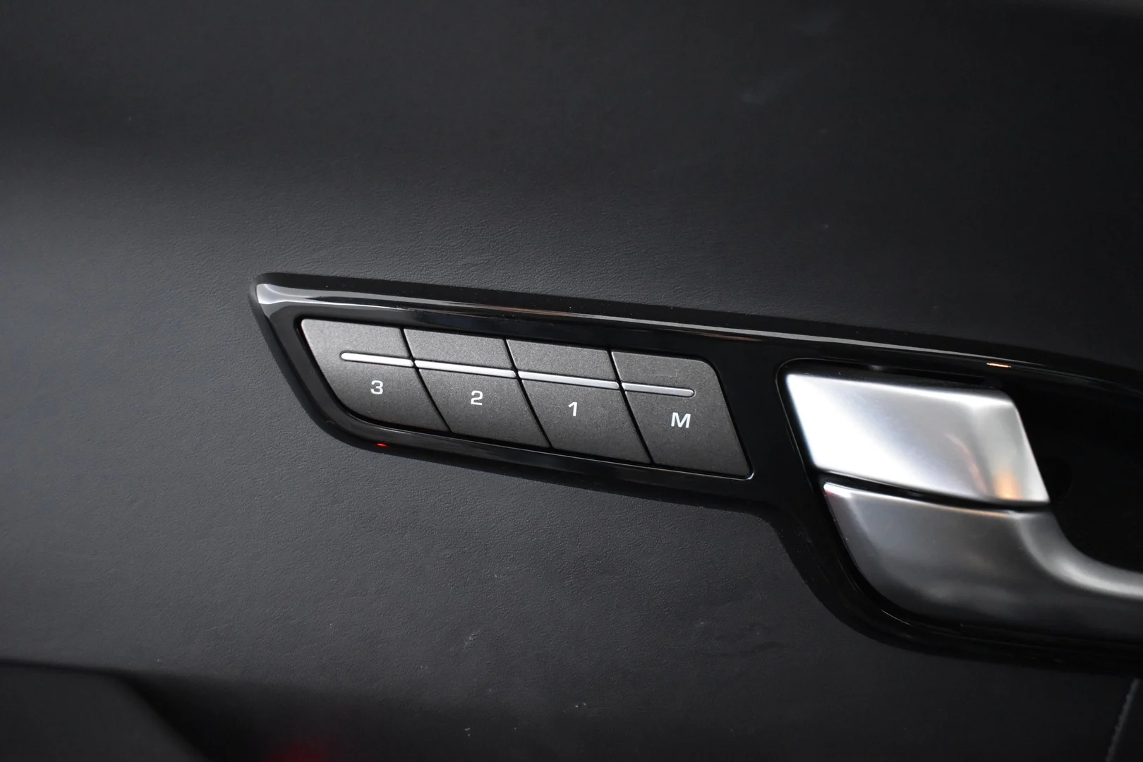 Car Image - 7BzNOxj4iDoCOnn36qCFZM