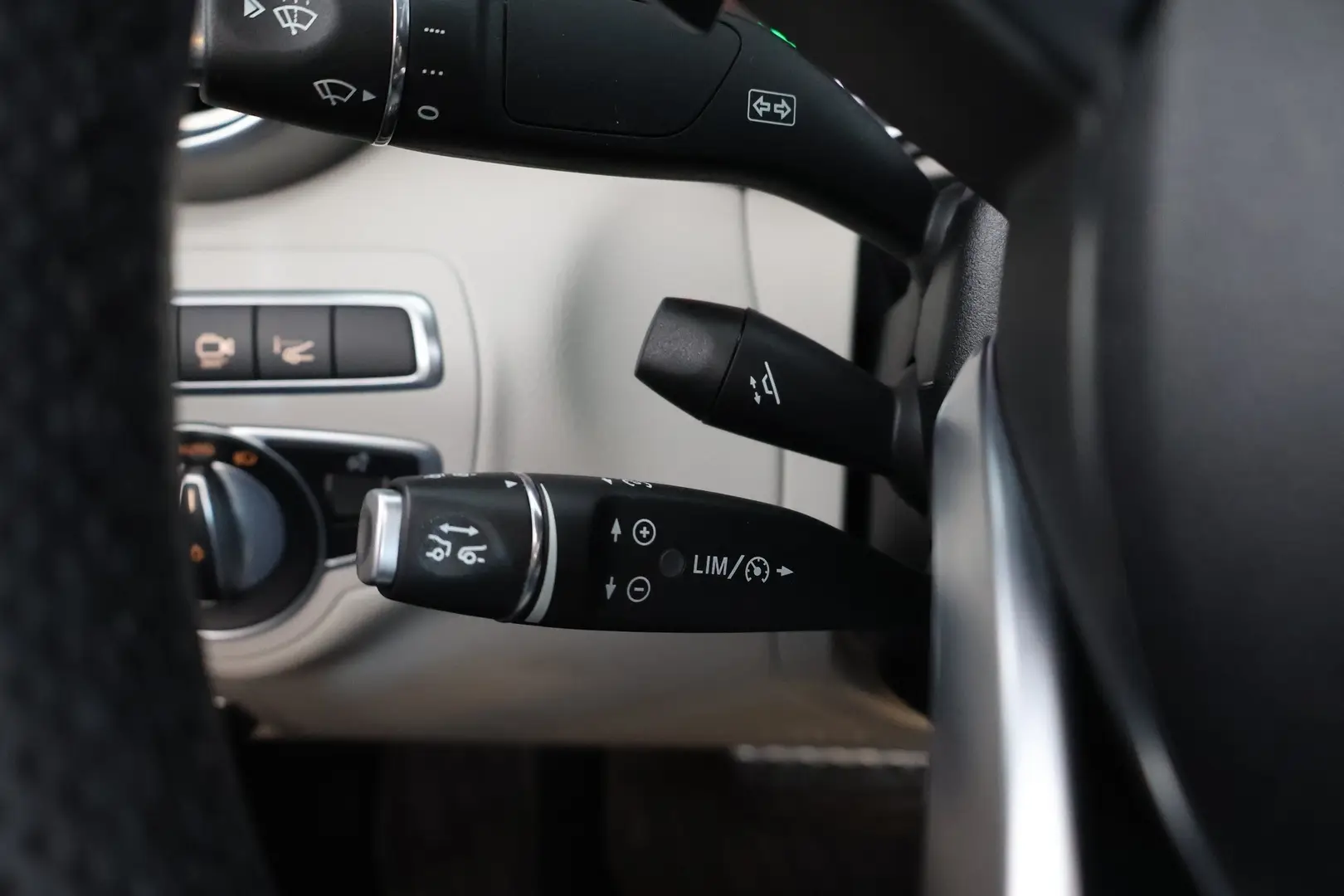 Car Image - 3fBXaejgBTpfaBWfKca1XI