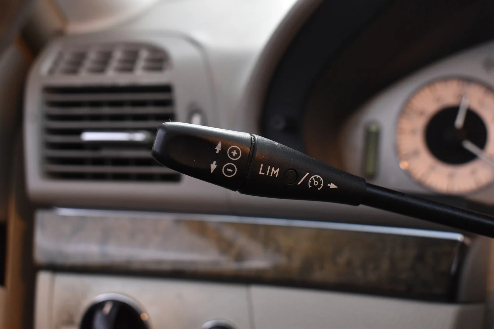 Car Image - 7k0k2mHol7k0v0WnhgpxpE