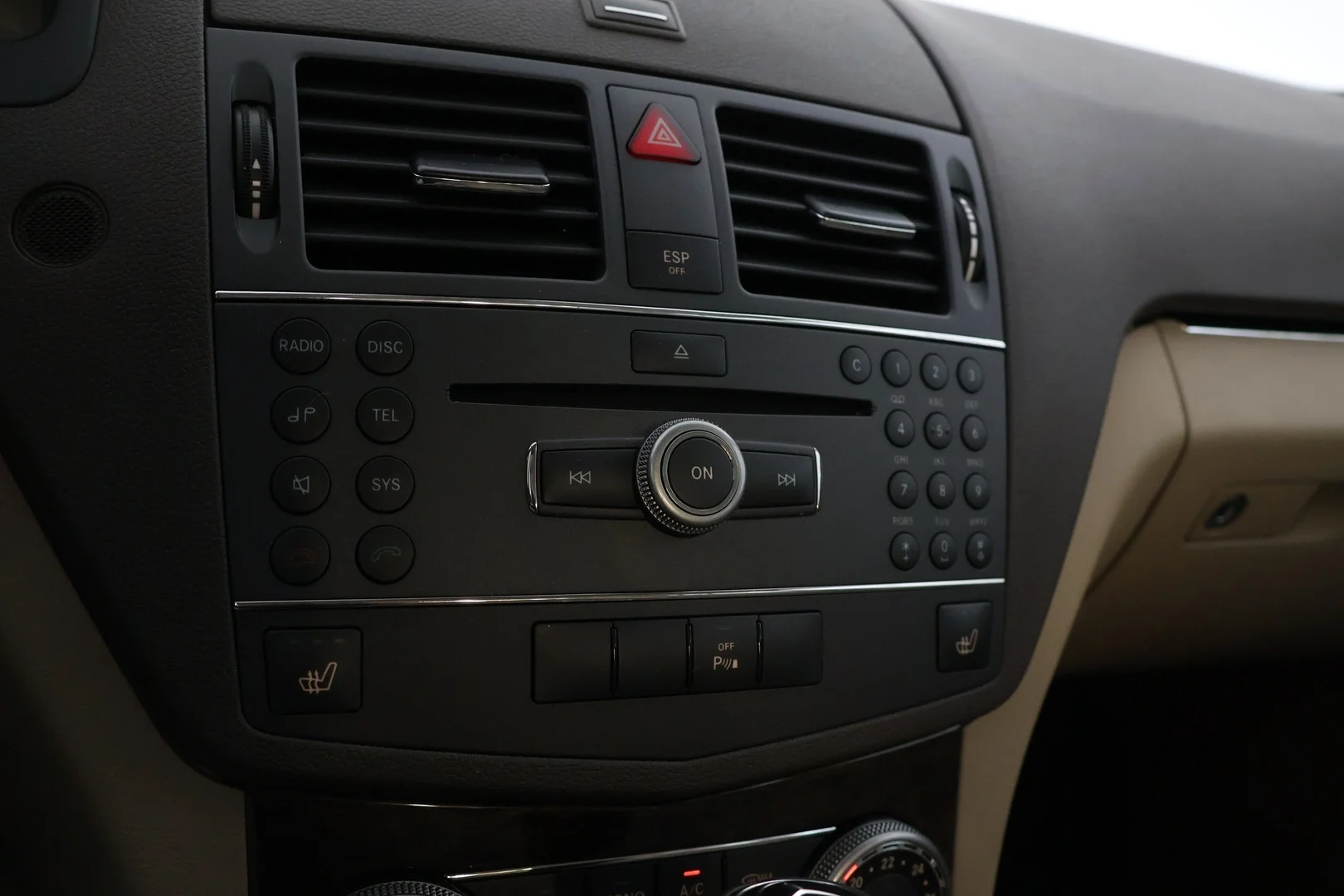 Car Image - 7zjQ7kQLMRtzqLKSXGvoUG